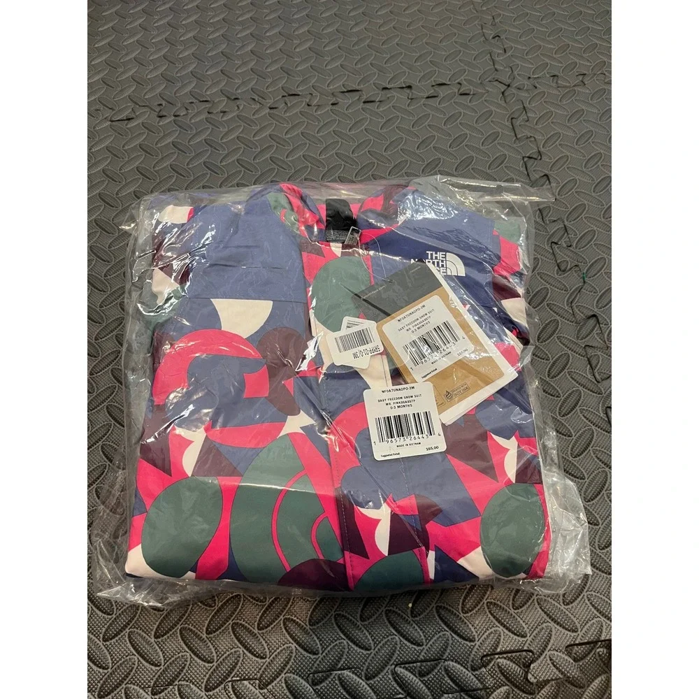 NEW‎ The North Face Baby Freedom Snow Suit 0-3 Months Pink Abstract NF0A7UNA